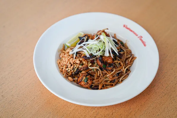 Vegan Stir-Fry Noodles with Mushroom-Pho Xao Nam